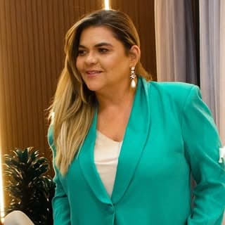 Adriana Alvarenga