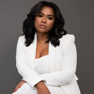 Regiane Negromonte By Hair