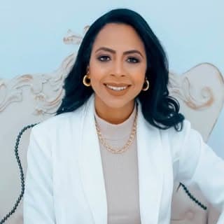 Ju Apolinario | Cursos na área da beleza