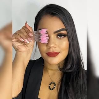 Flávia Cruz